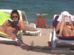 Strand, Grosse titten, Vollbusig, Nackt, Nudist, Im freien, Öffentlich, Titten