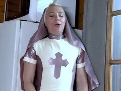 In den arsch, Blasen, Geile alte tussi, Milf, Nonne, Kurzes haar, Spanisch, Uniform