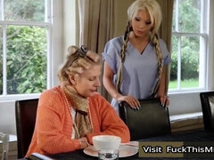 素人, アジア人, ブロンド, 巨乳な, 中出し, ダブル開発, 足コキ, オッパイの