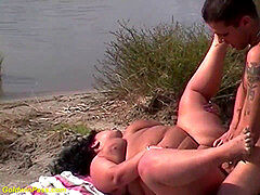 Gorda, Gordita, Gorda, Penetracion con dedos, Al aire libre, Público, Realidad, Voyeur