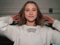 Grosse bite, Sucer une bite, En levrette, Argent, Seins naturels, Maigrichonne, Adolescente, Nénés