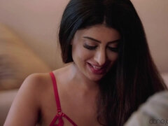 Nana, Grosse bite, Sucer une bite, Brunette brune, Gorge profonde, Indienne, Chatte, Rasée