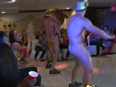 Blonde, Brunette brune, Queue, Branlette thaïlandaise, Hard, Interracial, Mère que j'aimerais baiser, Nénés