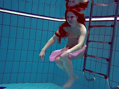 Simonna is hot and horny at the public pool