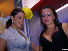 Bekleidet, Verein, Hardcore, Interrassisch, Orgie, Satin, Swingers, Nass
