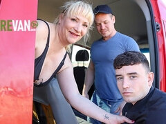 Grosser schwanz, Blasen, Auto, Geile alte tussi, Hd, Masturbation, Ablutschen, Flotter dreier