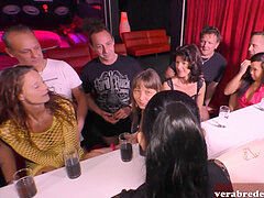 18 jaar, Pijpbeurt, Duits, Moeder die ik wil neuken, Orgie, Swinger, Tieten likken, Vrouw