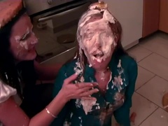 Amateur, Rubia, Morena, Comida, Besar, Lesbiana, Lamidas, Satén