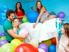 Vingeren, Lesbisch, Masturbatie, Feest, Kut duiken, Roodharige vrouw, Strippen, Tiener