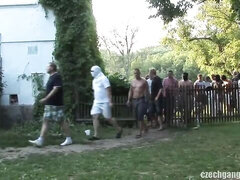 Pijpbeurt, Sperma in mond, Sperma shot, Handbeurt, Likken, Natuurlijke tieten, Orgie, Tieten likken