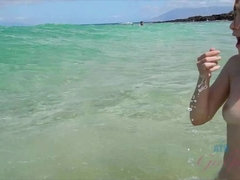 Amateur, Petite amie, Nue, De plein air, Pigtail, Public, Fumer, Mouillée