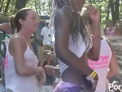 Beso negro, Playa, Culo grande, Madura, Bailar, Madres para coger, Tetas, Mojado