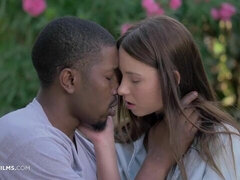 Большой член, Черные, Минет, Собачьи, Межрасовый секс, На природе, Бритые, Втроем