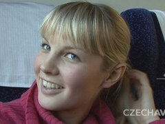 Enthousiasteling, Grote mammen, Blond, Pijpbeurt, Masturbatie, Gezichtspunt, Openbaar, Trein