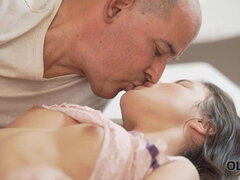 Anal, Brunette brune, Papa, Masturbation, Mature, Maigrichonne, Adolescente, Ados anal