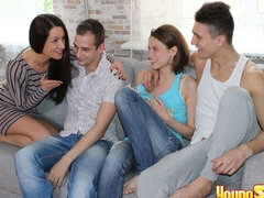 Leie, Grosser arsch, Blasen, Schwanz, Hundestellung, Flotter vierer, Lecken, Muschi