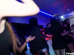 Grote lul, Blond, Bruinharig, Diep in de keel, Hakken, Interraciaal, Onder de rok, Bekijker