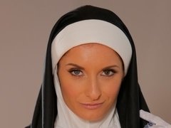 Anal, Gros seins, Brunette brune, En levrette, Double pénétration, Branlette thaïlandaise, Nonne, Plan cul à trois
