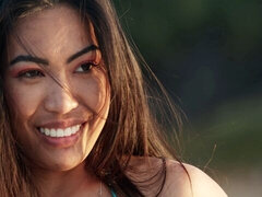 Anal, Asiatique, Bikini, Sucer une bite, En levrette, Branlette thaïlandaise, Hard, Tatouage