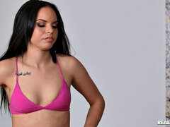 Axilas, Morena, Corridas, Estilo perrito, Pajear, Coño, Tatuaje, Tetas