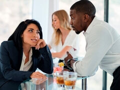 Grote lul, Pijpbeurt, Bruinharig, Hondjeshouding, Interraciaal, Natuurlijke tieten, Kort haar, Tieten likken