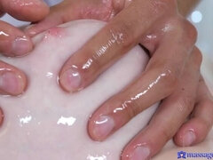 Belleza, Tetas grandes, Mamada, Penetracion con dedos, Pajear, Aceite, Coño, Chorro