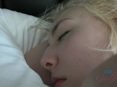 Amateur, Blonde, Sucer une bite, Éjaculation interne, Béant, Lingerie, Dormant, Nénés