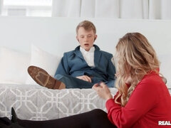 Enthousiasteling, Grote mammen, Blond, Bedriegen, Hondjeshouding, Sperma in gezicht, Hakken, Masturbatie