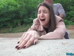 Gros cul, Grosse bite, Gros seins, Sucer une bite, Brunette brune, En levrette, Argent, Public