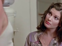 Sucer une bite, Bouteille, Brunette brune, Tir de sperme, Poilue, Hard, Suçant, Plan cul à trois