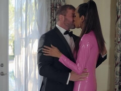 Анальный секс, Жопа, Язык в попке, Брюнетки, Собачьи, Короткая стрижка, Тату, Втроем