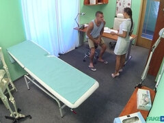 Cul, Sucer une bite, En levrette, Doigter, Infirmière, Bureau, Chatte, Uniforme