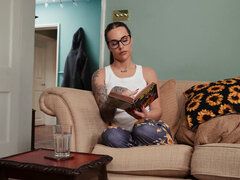 Nana, Gros cul, Brunette brune, Cousine, Queue, Actrice du porno, Rasée