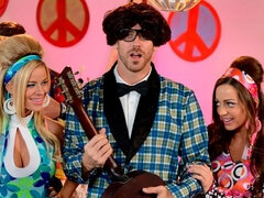 Sucer une bite, Cinéma, Robe, 2 femmes 1 homme, Mère que j'aimerais baiser, Pénis, Plan cul à trois, Nénés