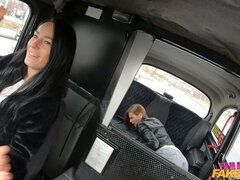 Noire, Voiture, Cuir, Seins naturels, Chatte, Jupe, Chaussettes, String