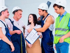 Gros cul, Brunette brune, En levrette, Double pénétration, Partouze, Seins naturels, Cheveux courts, Adolescente