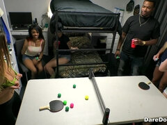 Negro, Rubia, Morena, Universidad, Residencia universitaria, Gafas, Fiesta, Perforación