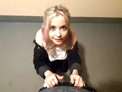 Минет, На публике, Развязные