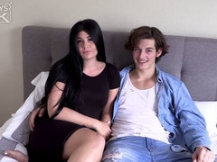 Gros cul, Gros seins, Sucer une bite, Brunette brune, En levrette, Embrassement, Léchez, Mère que j'aimerais baiser