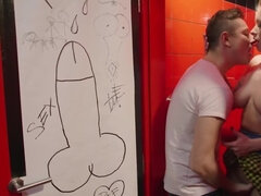 Nick Ross and Sata Jones are havign sex in the toilet