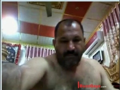 Punheta do maduro arabe 4