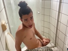 Slim twink Henry Lynes masturbates and ejaculates solo in high definition