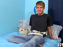 homosexual beauty Anthony Evans shares with admirers before solo jack