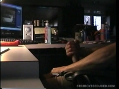 Fledgling Skylerr Bashes Off