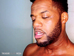 Jock, dark-hued, solo