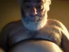Hairy horny NY daddy bear jerks off on webcam 6