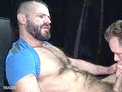 slobber Pig sucks sausage