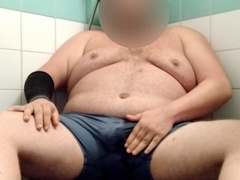 Beefy guy indulges in golden shower kink and self-pleasure on Fansly /adambhm_eveffa