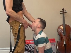 Youthful stud gives head to the plumber