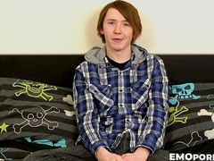 Alluring emo Jack Halliwell jacking his big dick well to jizz out